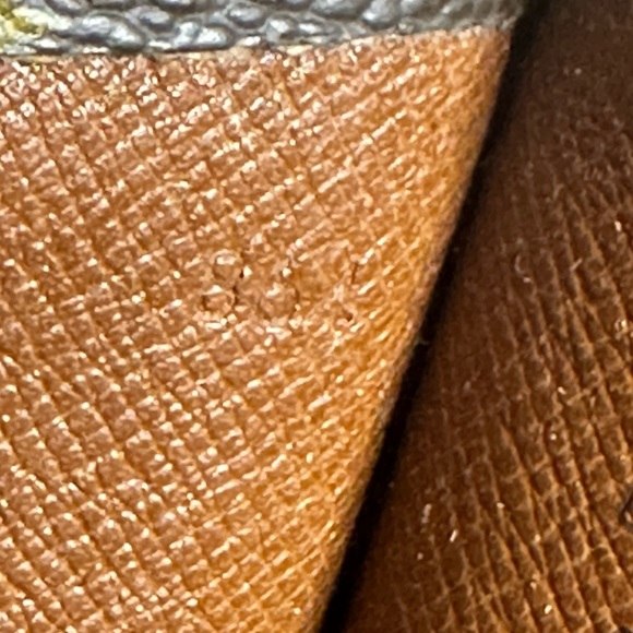 Authentic Louis Vuitton Monogram Document Laptop Case - Picture 14 of 15